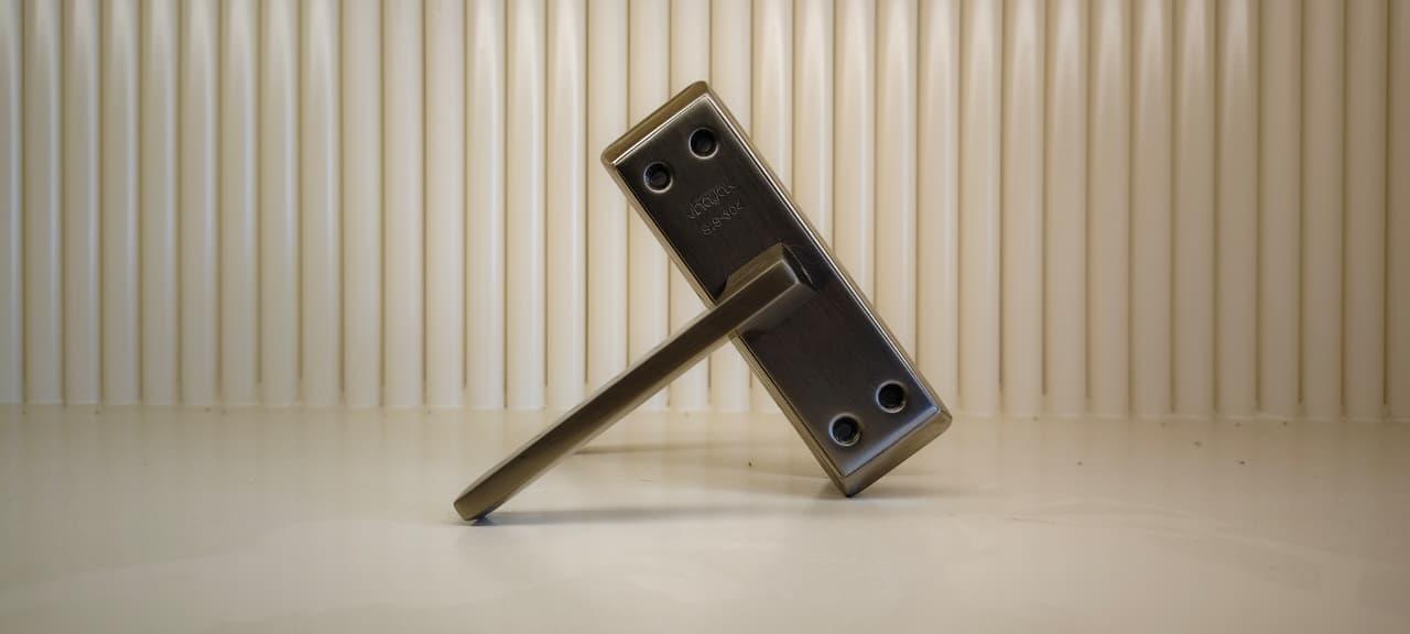 Vinayak FLIP B/Latch 5'' VS 315 SATIN - product media