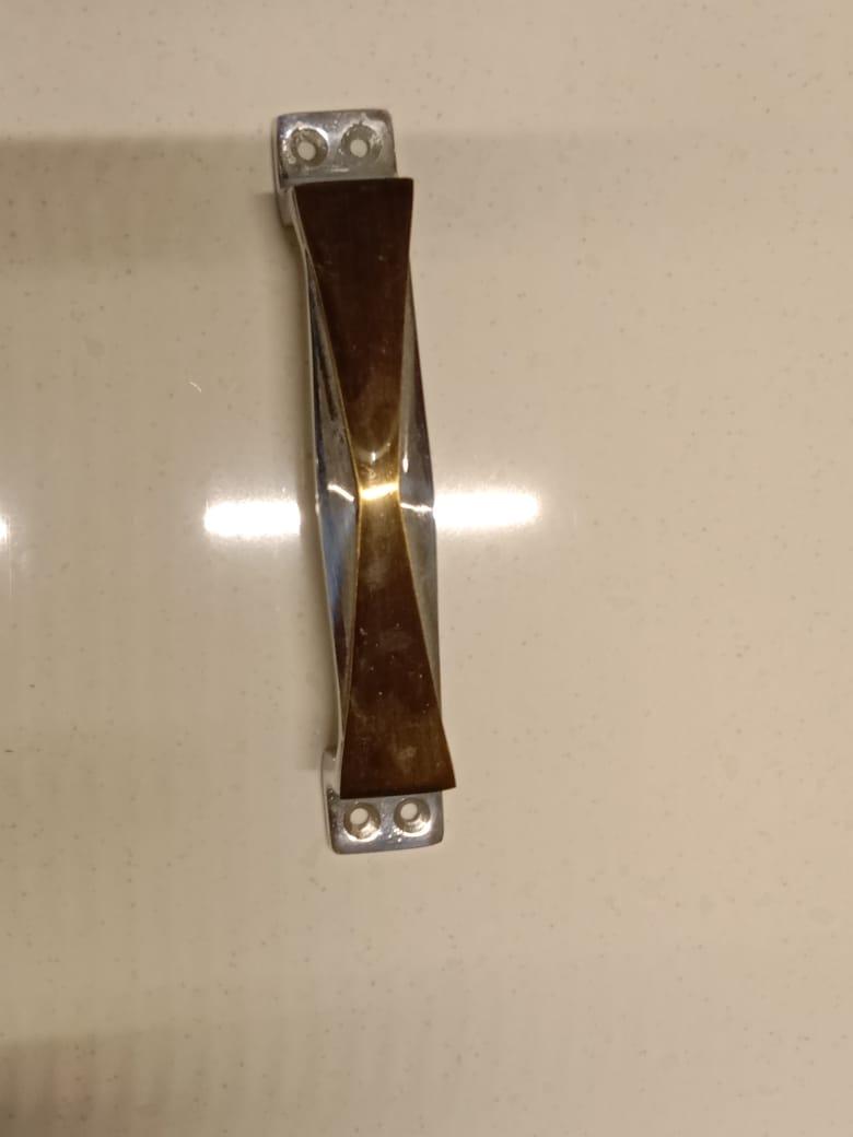 CENT KIA FRONT SCREW HANDLE - product media